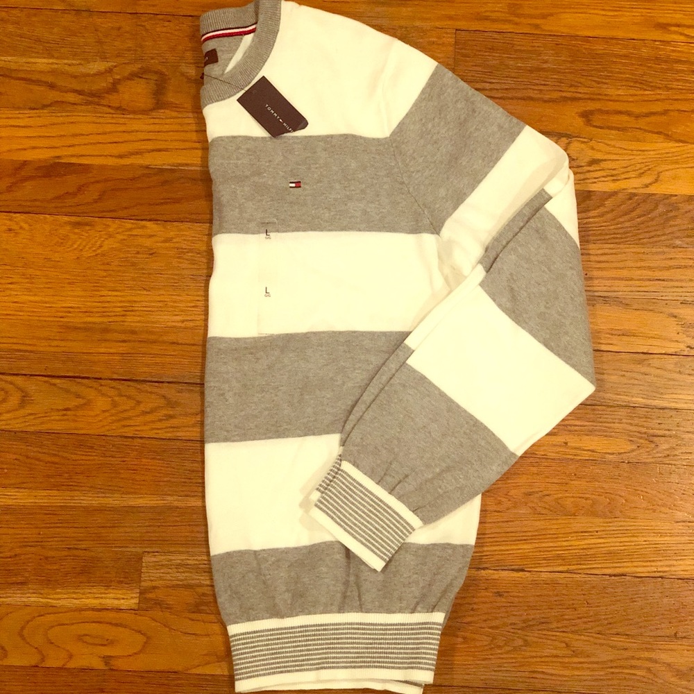 Tommy Hilfiger  V-Neck Sweater